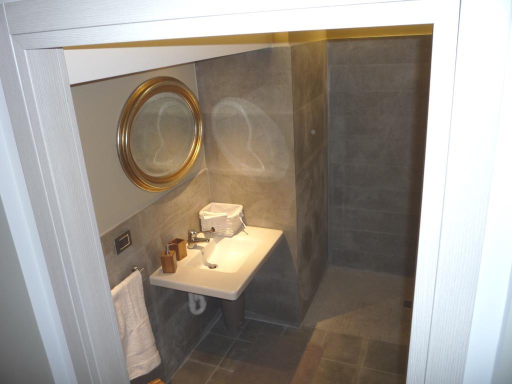 Madama Cristina Bed & Breakfast Turyn Pokój zdjęcie