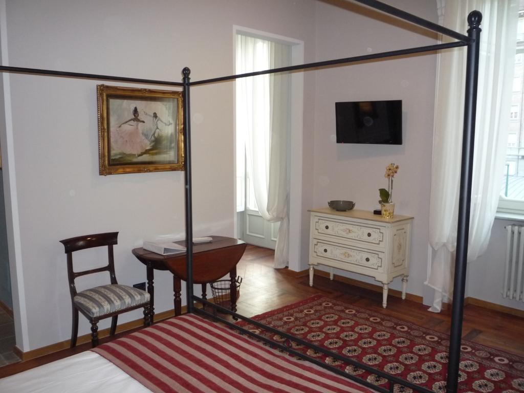 Madama Cristina Bed & Breakfast Turyn Pokój zdjęcie