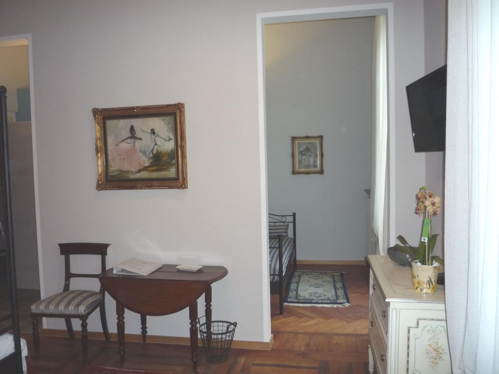 Madama Cristina Bed & Breakfast Turyn Pokój zdjęcie