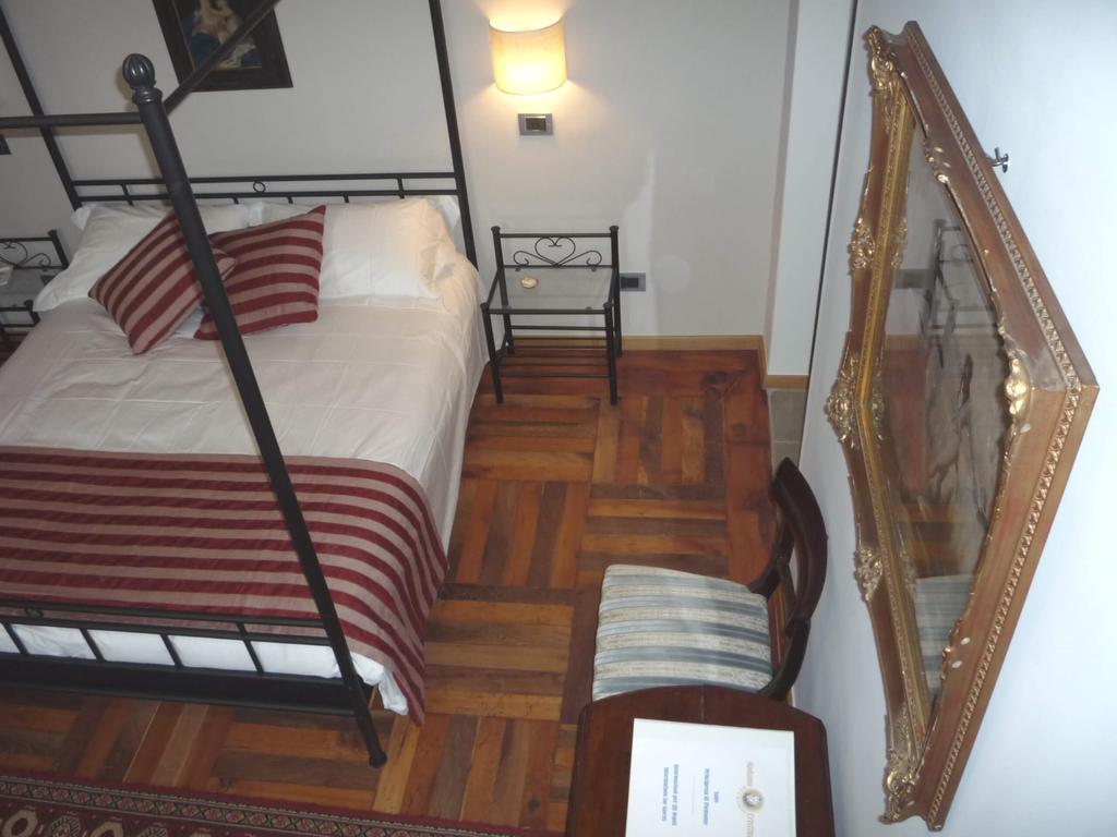 Madama Cristina Bed & Breakfast Turyn Pokój zdjęcie
